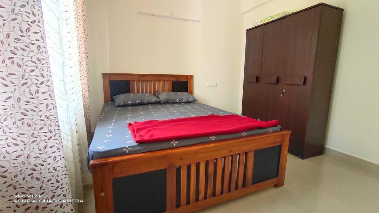 305 Home Stay มังคาลอร์ ภายนอก รูปภาพ