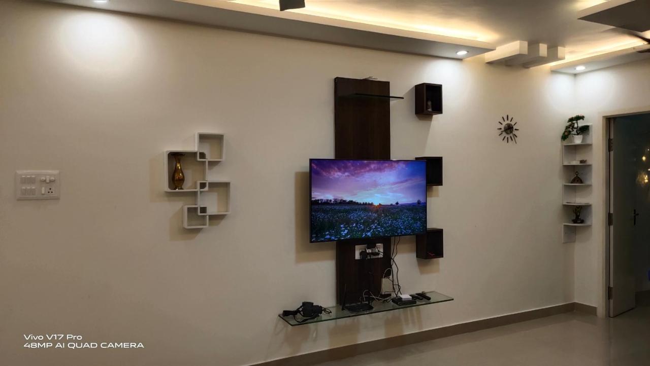 305 Home Stay มังคาลอร์ ภายนอก รูปภาพ
