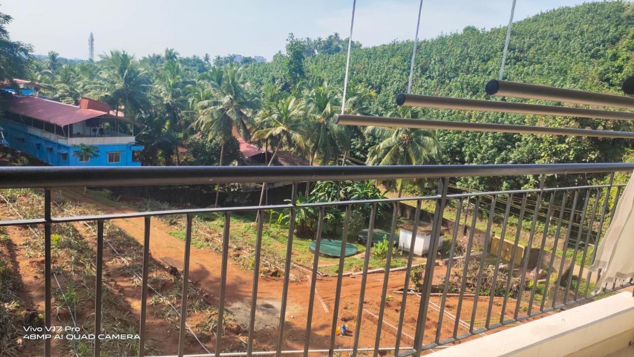305 Home Stay มังคาลอร์ ภายนอก รูปภาพ
